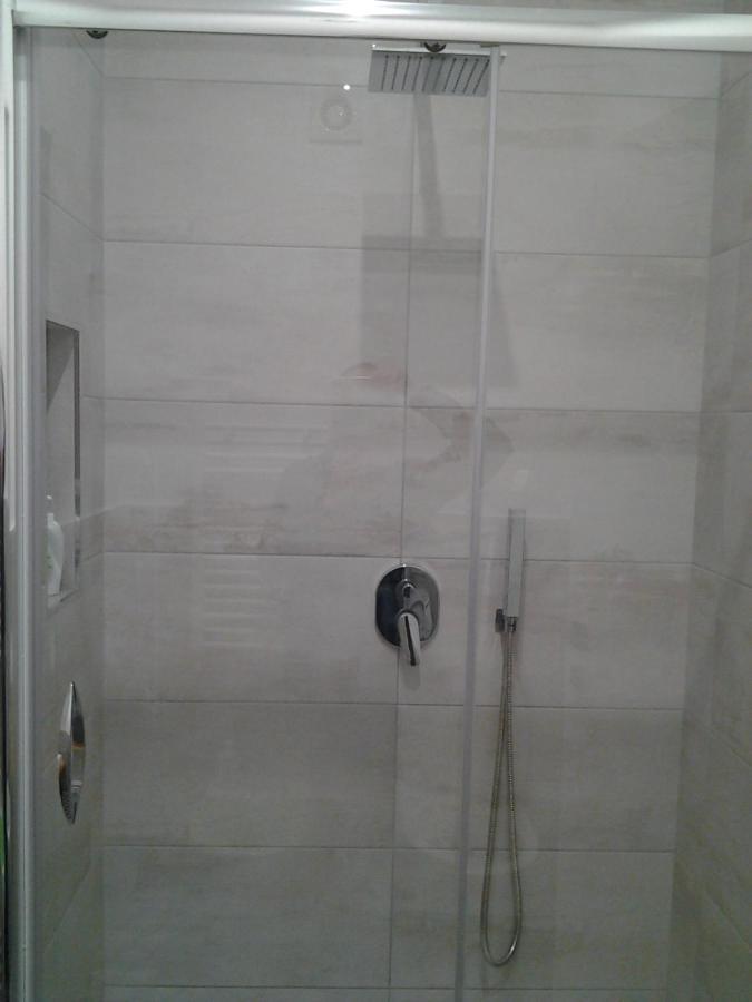Single Room with Private Bathroom,941185627:JPEG