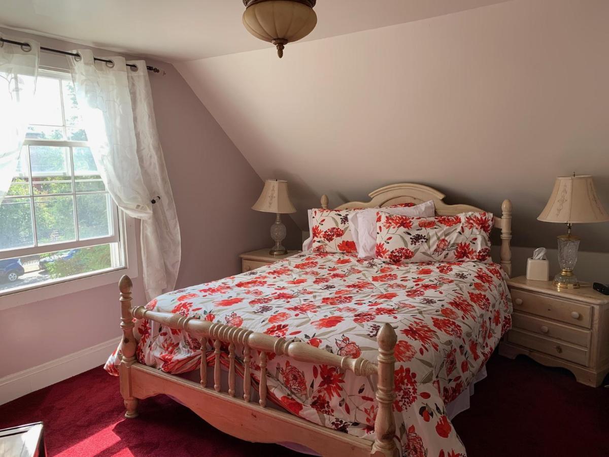 Standard Queen Room