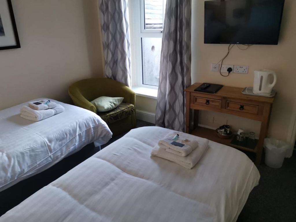 Twin Room with Bathroom