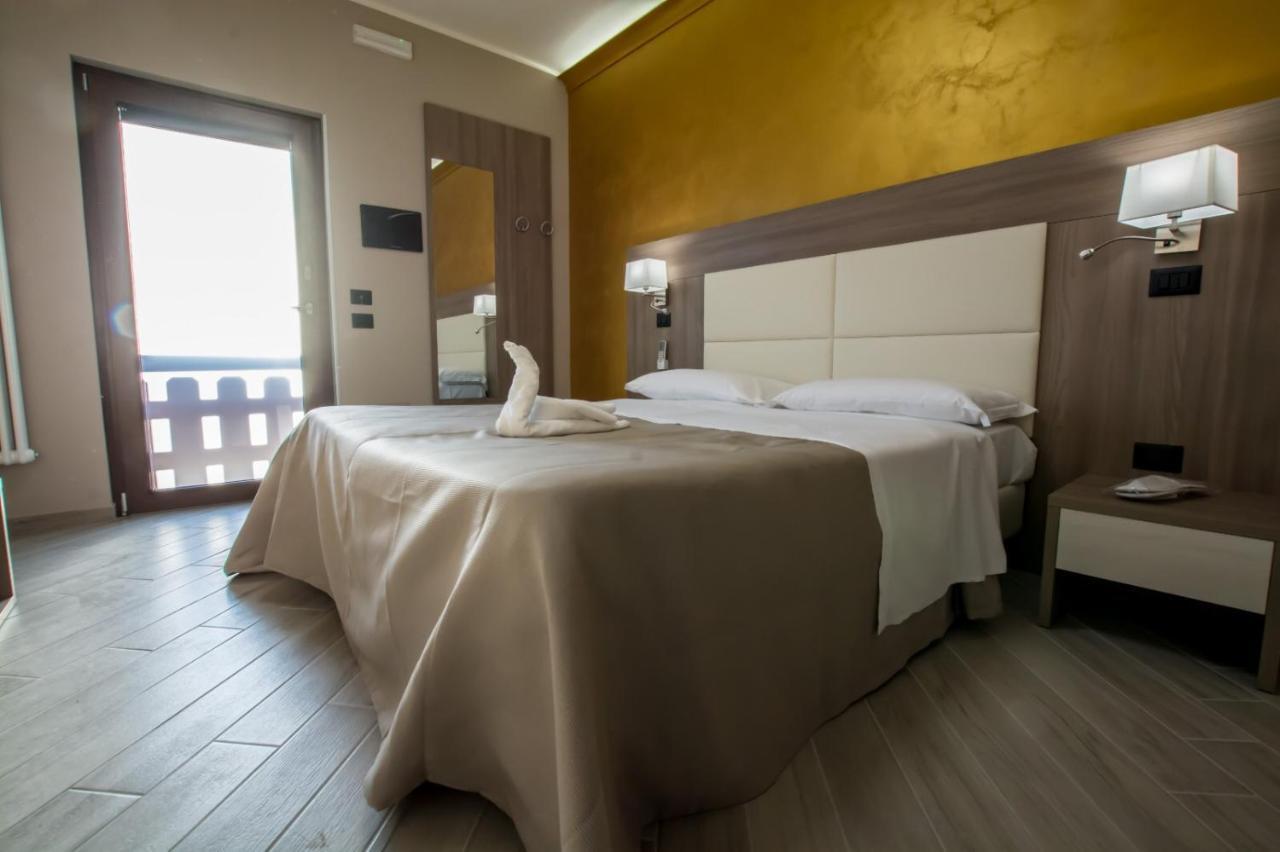 Deluxe Double Room Balcony,957575104:JPEG