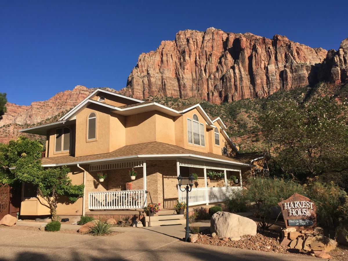 Deluxe King Room with Mountain View