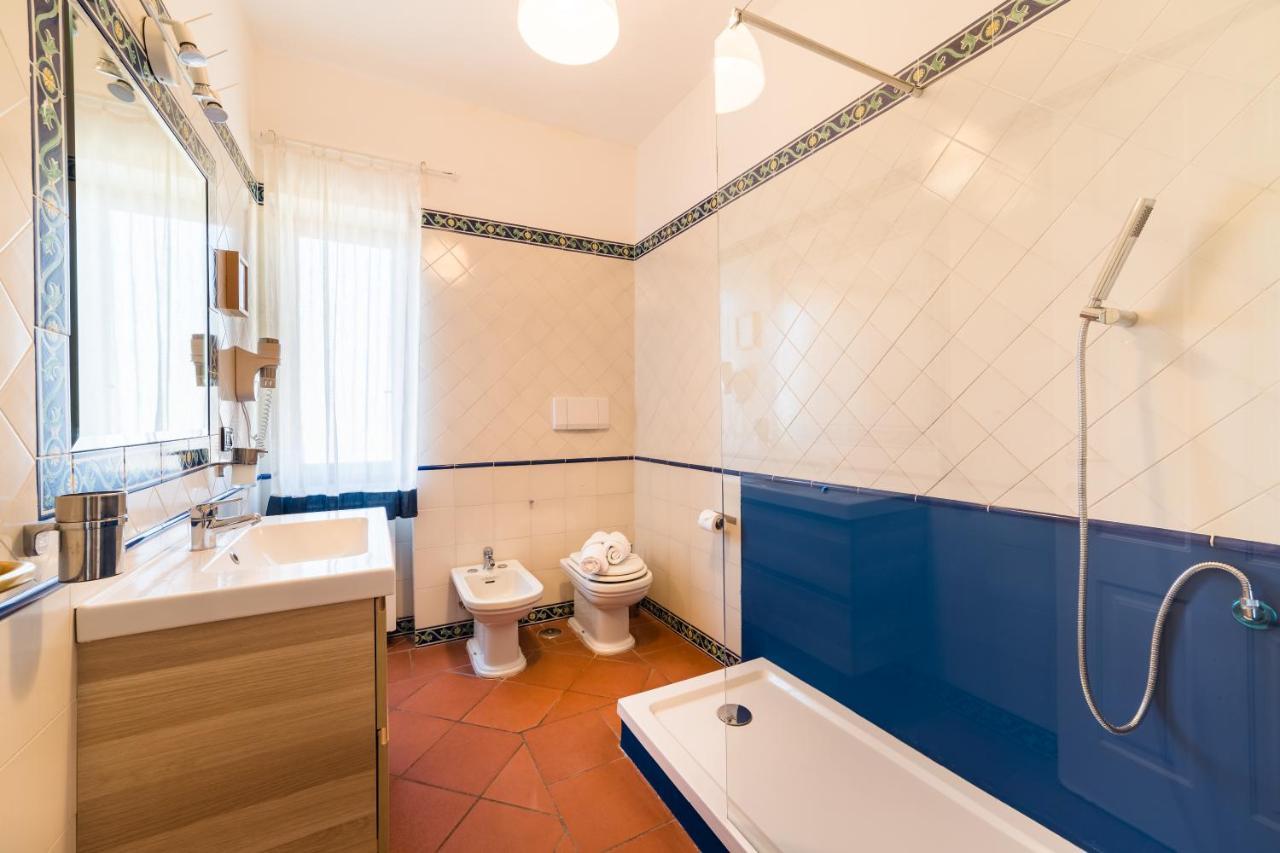 Comfort Triple Room Shower