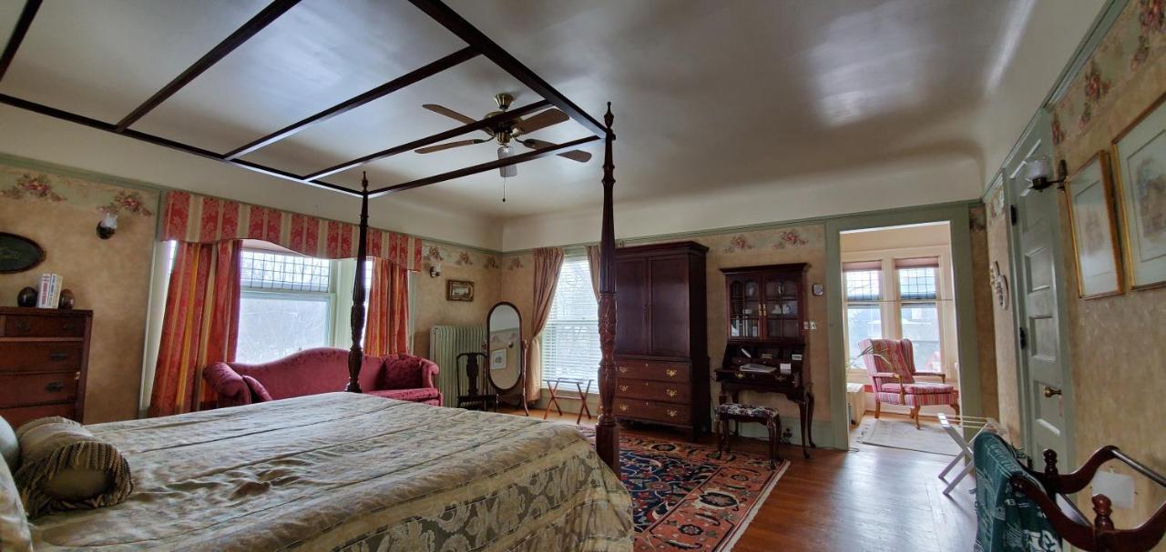Deluxe Suite with Spa Bath