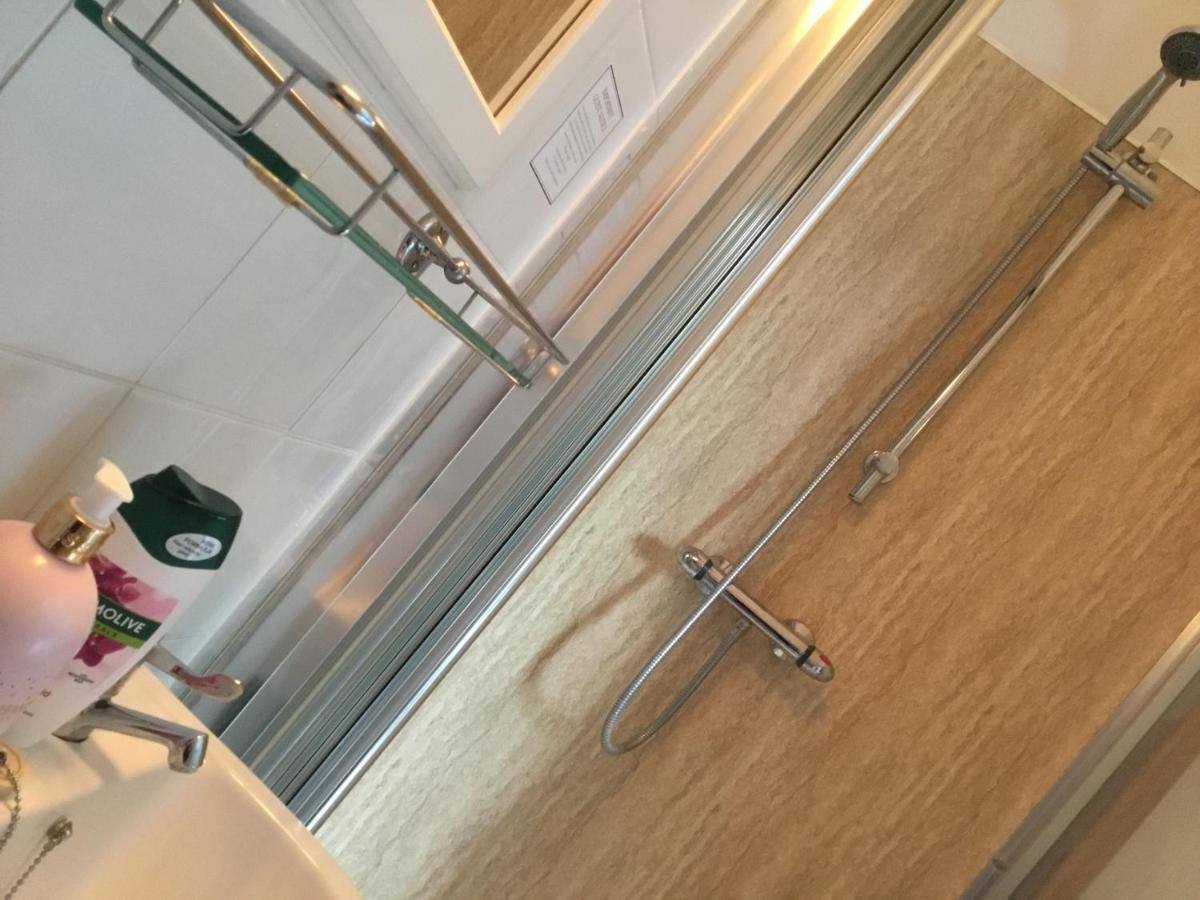 Twin Room with Shower