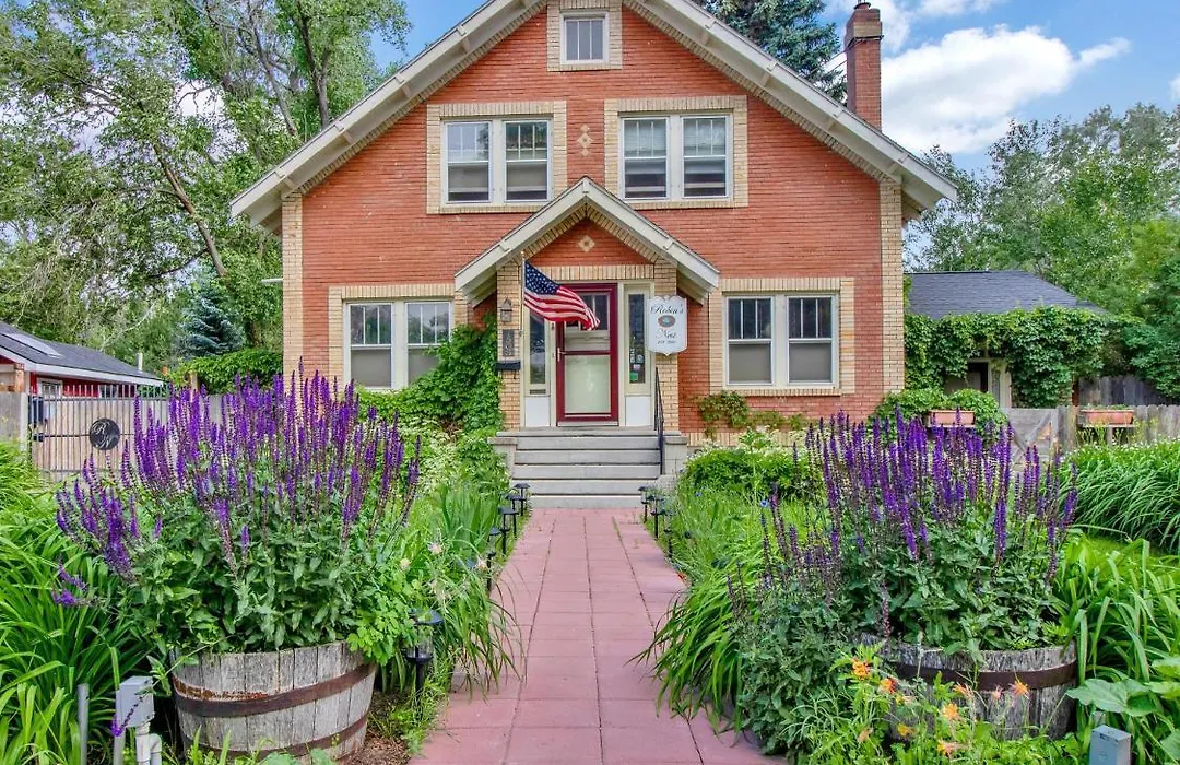 Robins Nest Bed & Breakfast-1