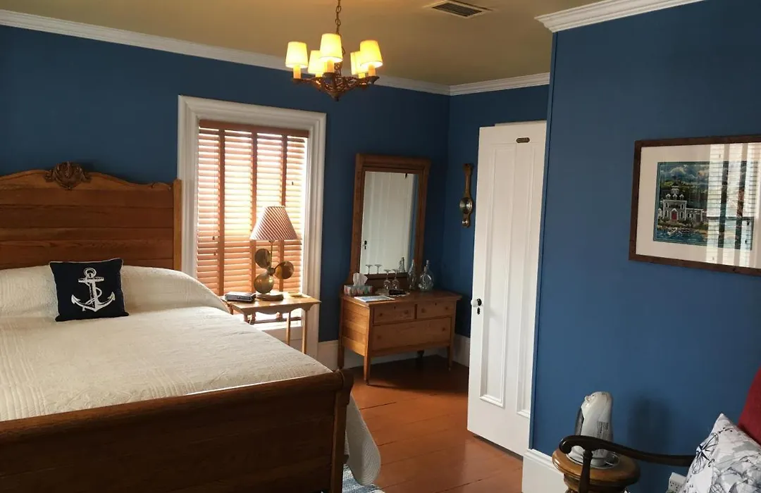A Seafaring Maiden Bed And Breakfast-1