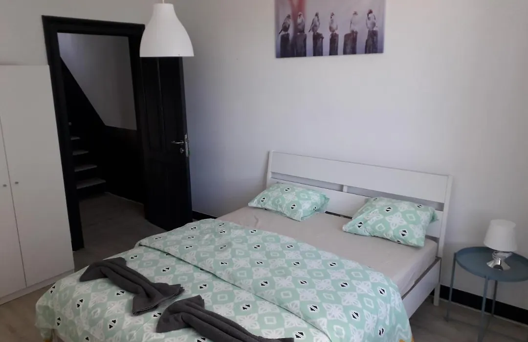 Leonard Room-1