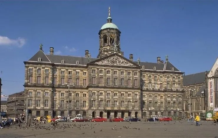 Amsterdam Red Light Bed & Breakfast-1