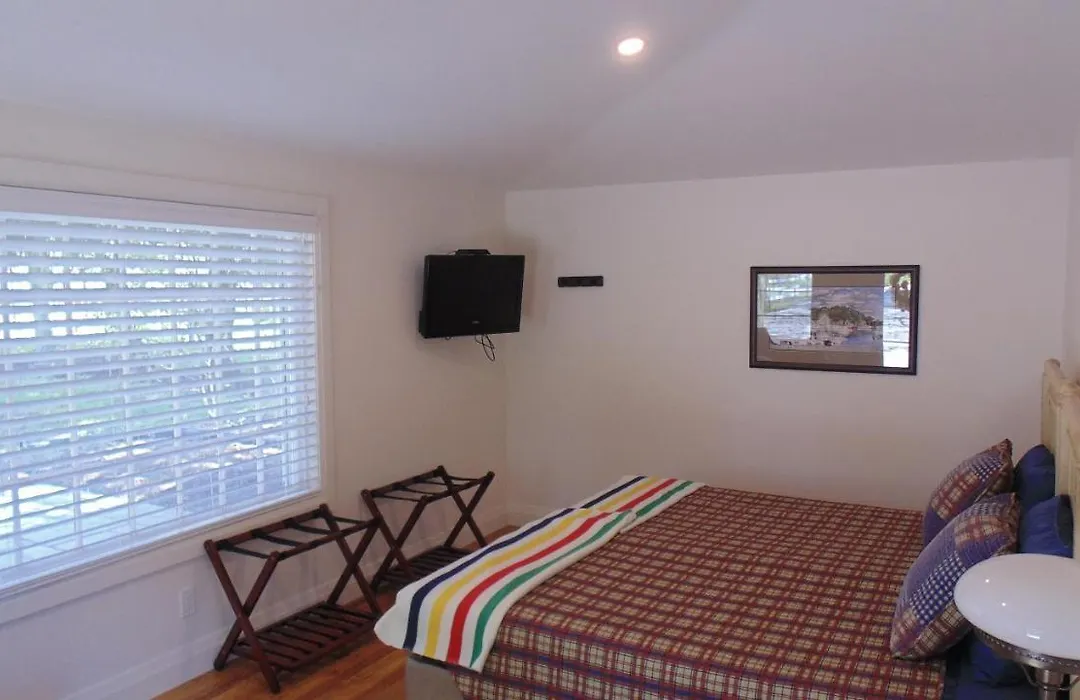 Carriage House On Kent-1