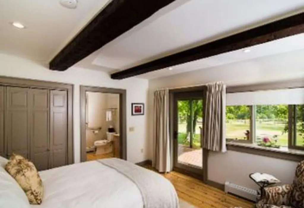 Bark Eater Inn-1