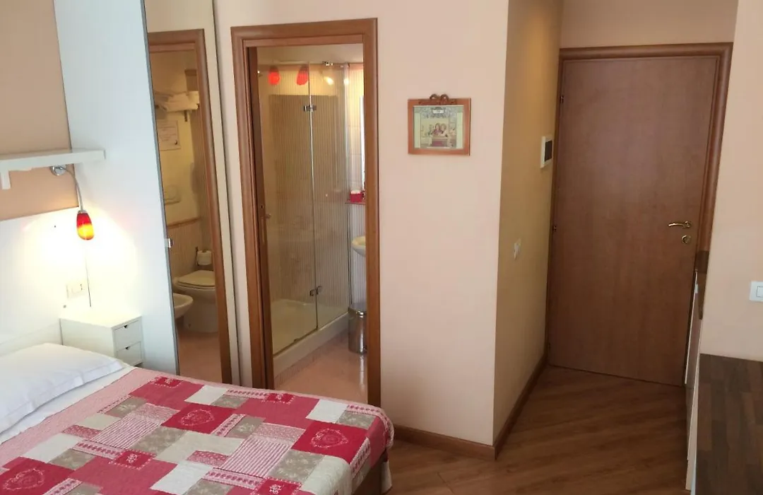 Luna Rossa Roma Guest House-1