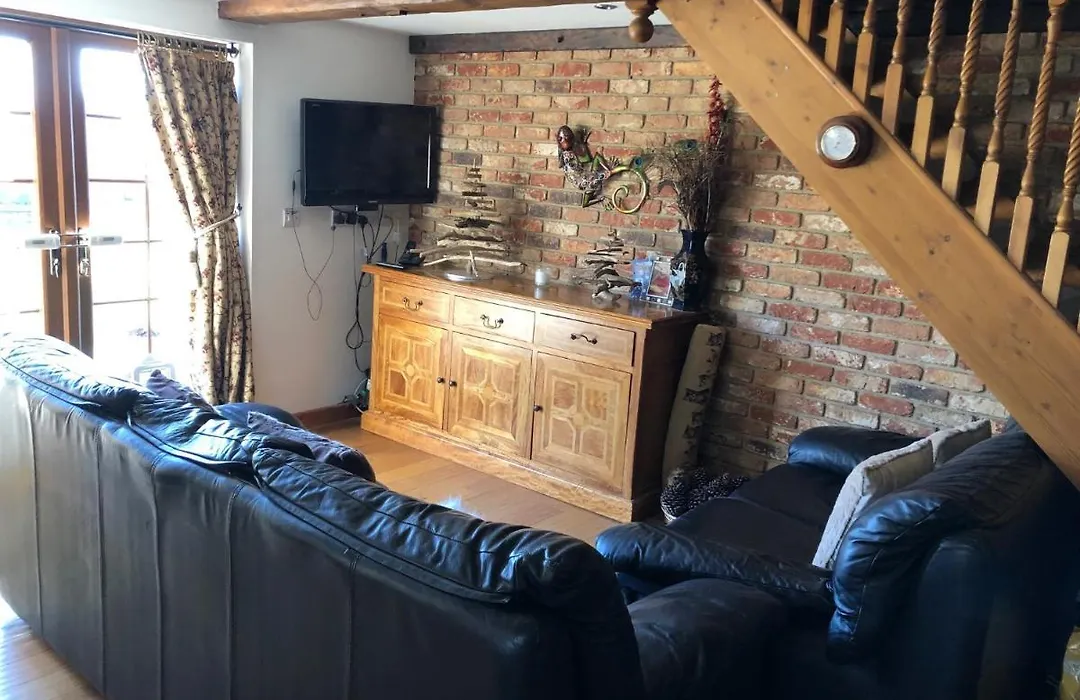 Oak Cottage-1