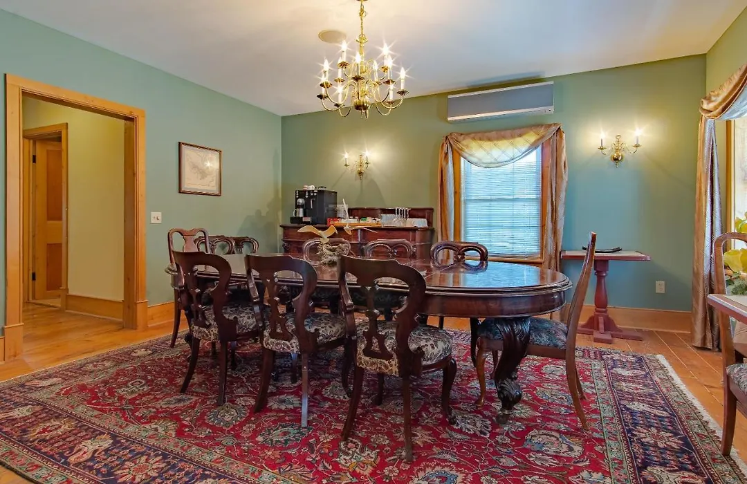 Emilyville Inn-1