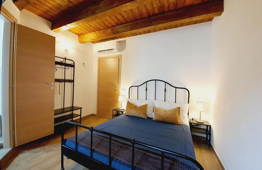 Casa Ludo - Fondi Vertice Rooms-1