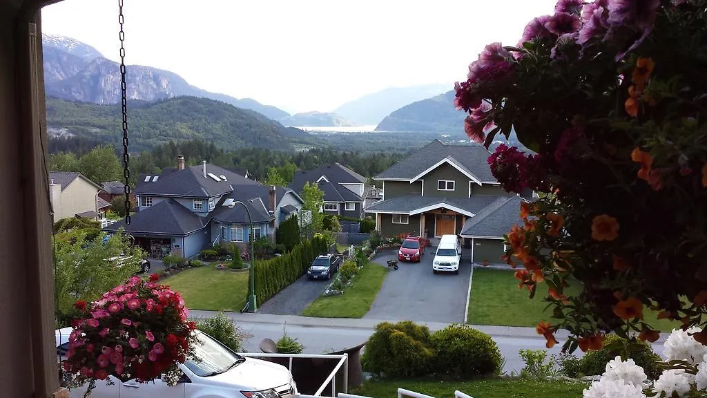 Squamish Highlands Bed & Breakfast-1
