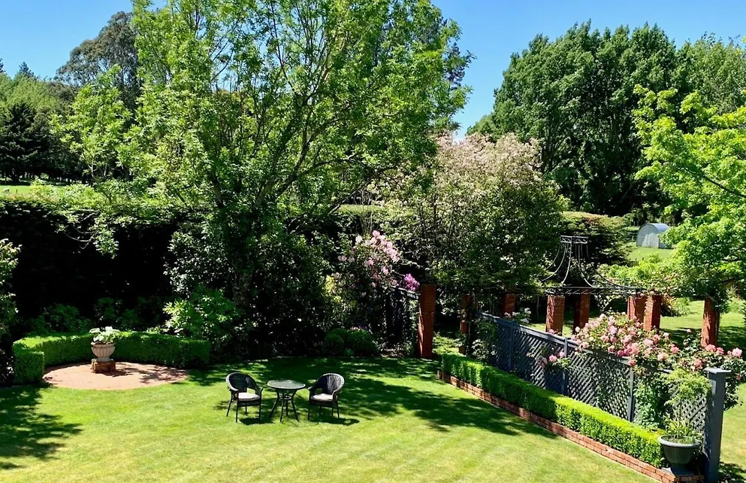 Pin Oaks Luxury Bed & Breakfast-1