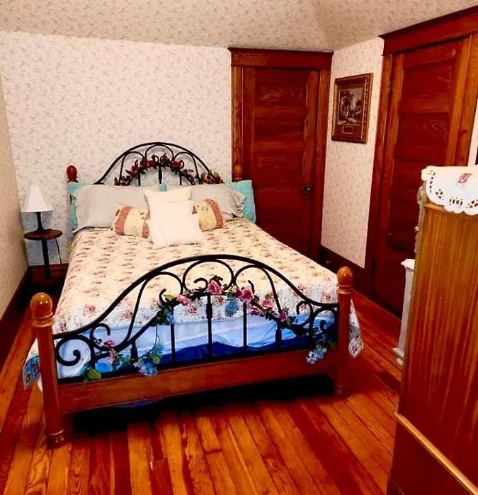 Historic 1912 Hoover House Bed And Breakfast-1