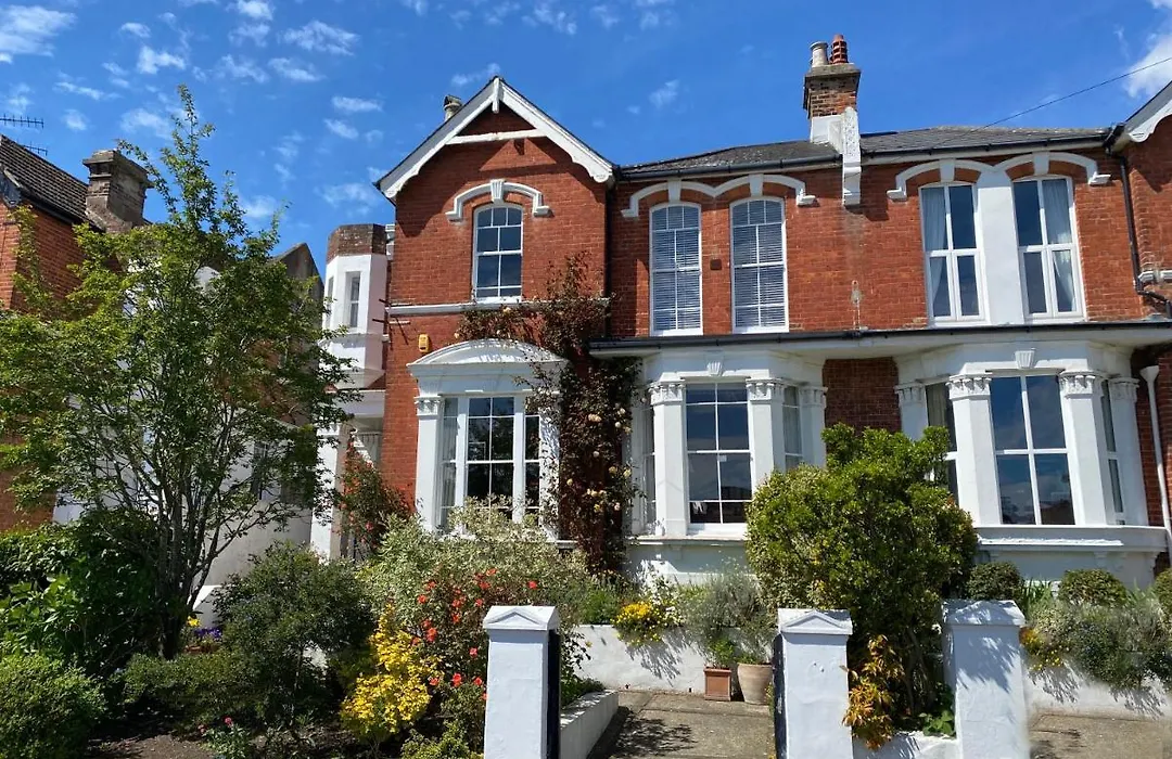 Anne'S House-1