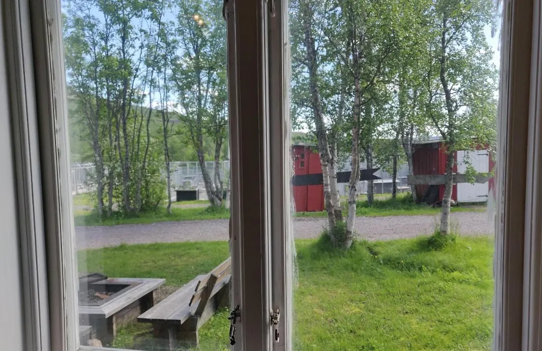 Husky Lodge Hostel-1