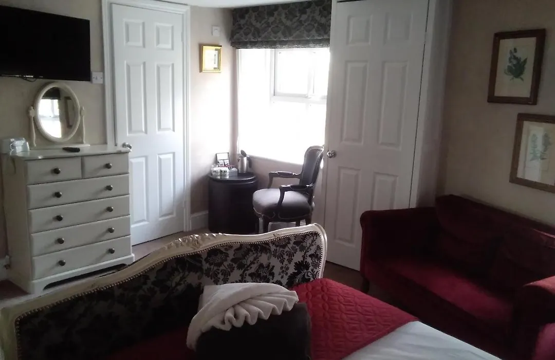 Holly Tree B&B-1