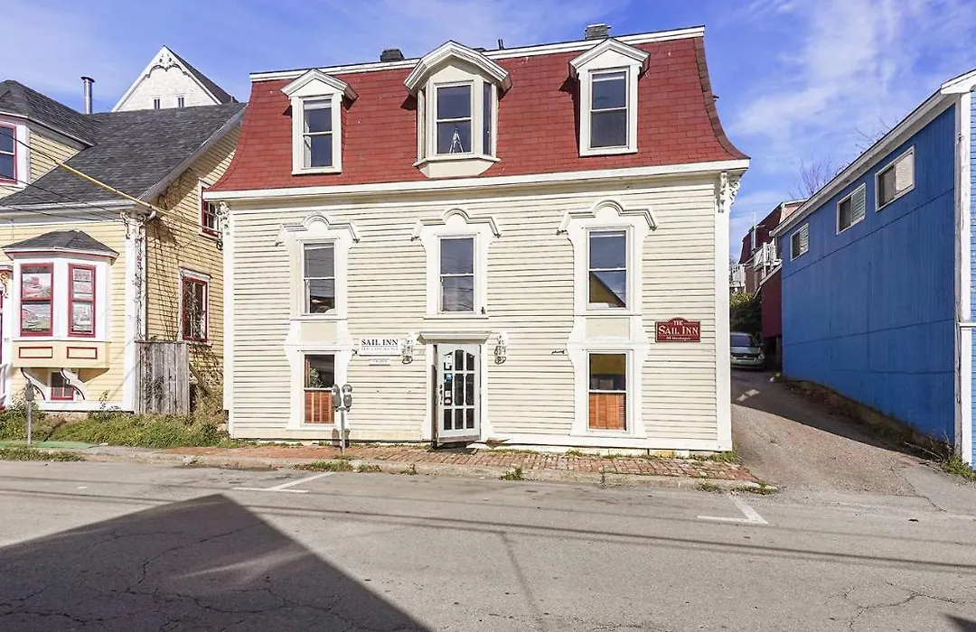 Sail Inn Lunenburg-1