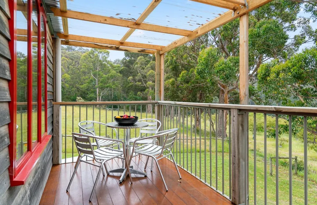 Wine Loft - Cosy Country Retreat With Ocean Views-1