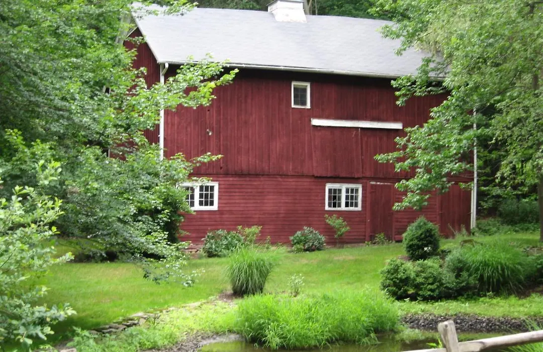 B&B On Seven Acres With Private Bed & Bath-1