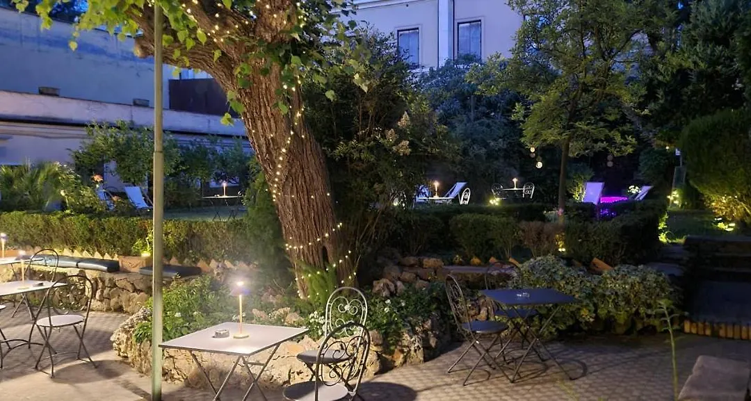 Villa Riari Garden-1