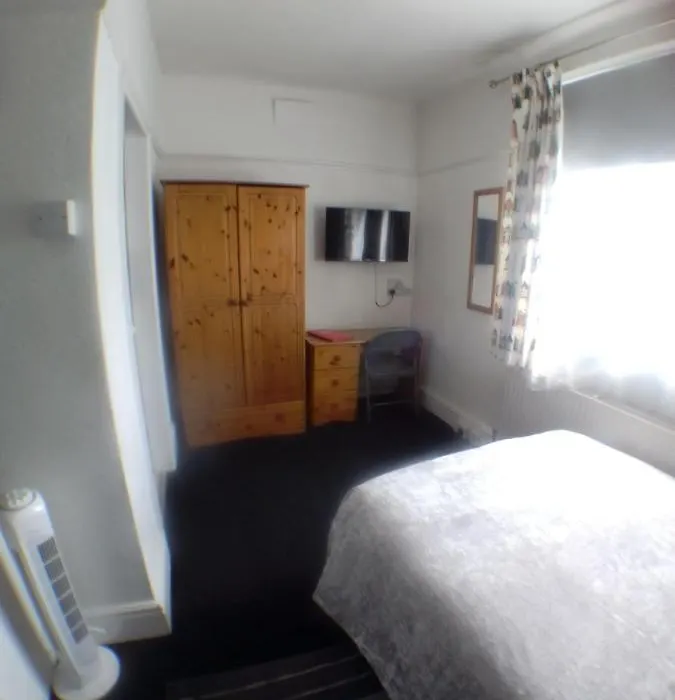 Snowdon House Single Rooms For Fully Independent Solo Travellers-1