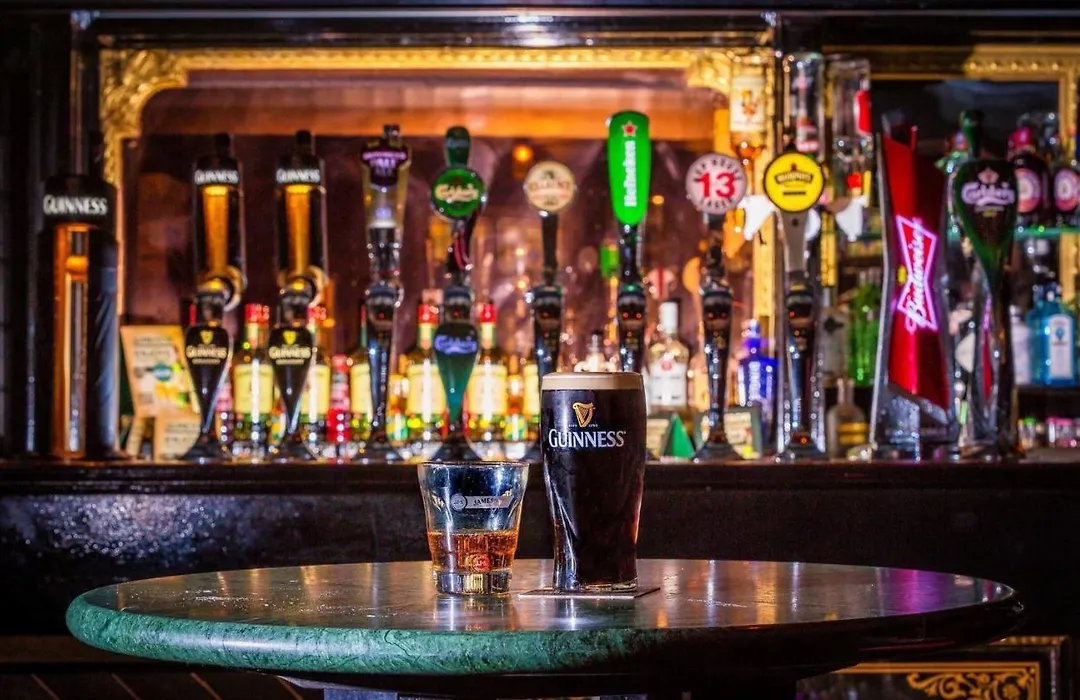Charlie Foleys-1