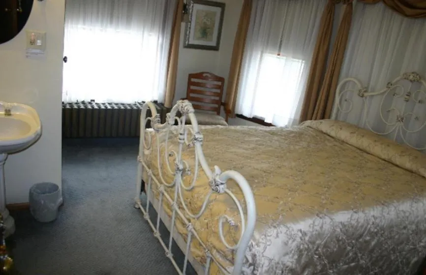 Tarry Here Mansion Bed & Breakfast-1