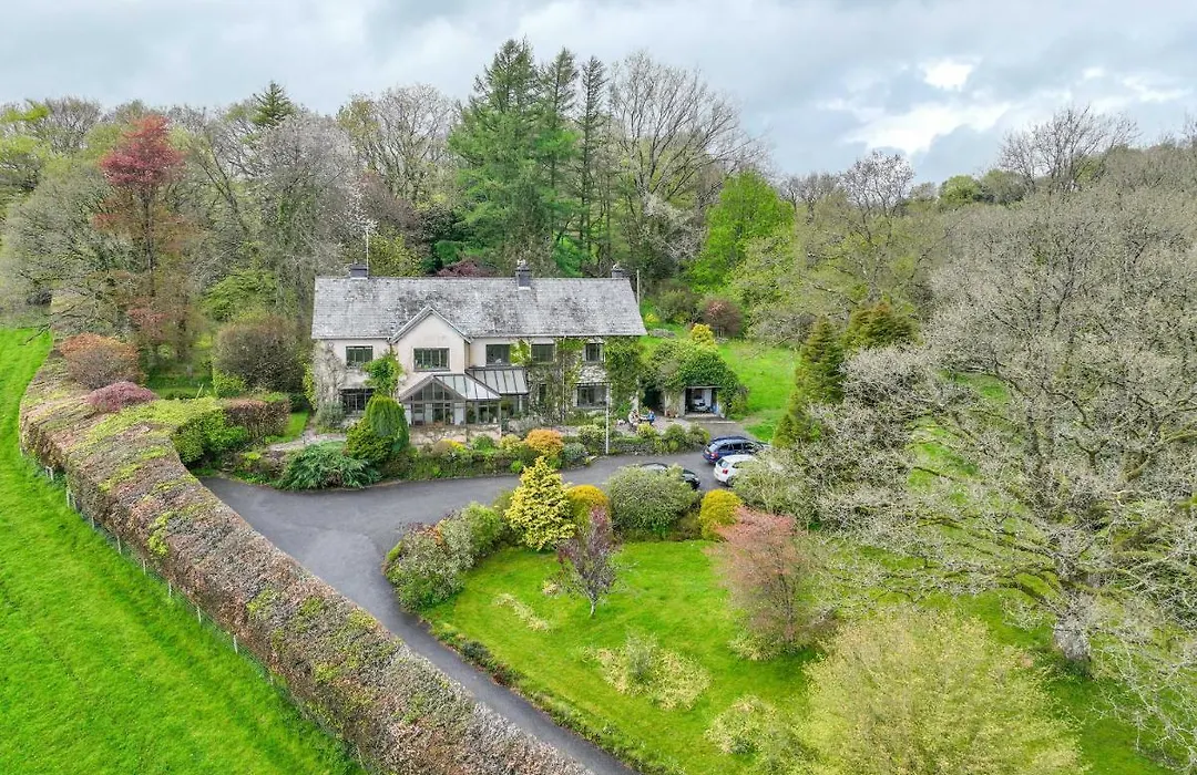 Nutsford House Bed & Breakfast-1