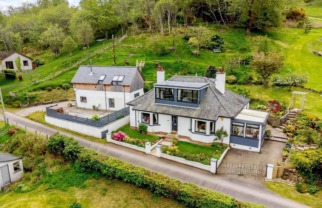 Urquhart Bay B&B-1