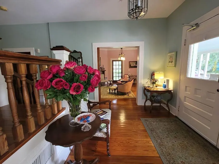 Lady Clare Room At Camellia Rose Inn Downtown-1