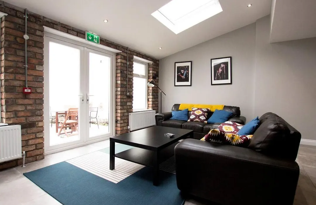 Modern City Centre Rooms-1