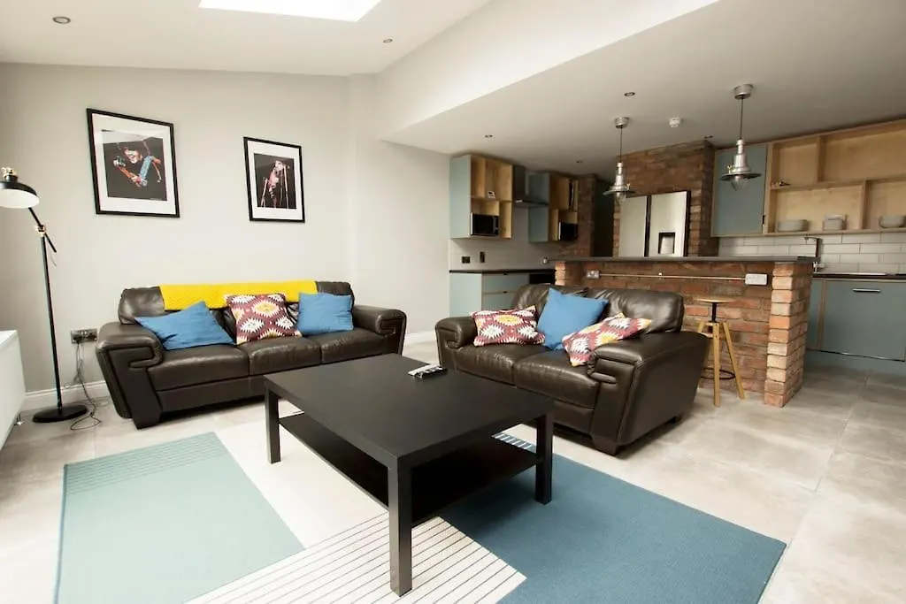 Modern City Centre Rooms-1