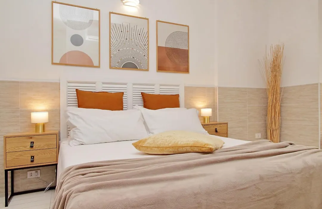 Opera Inn Suites - Rooms And Apartments-1