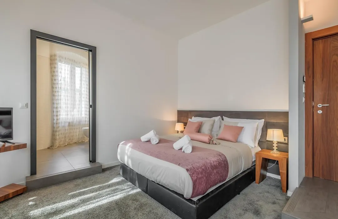 Starlight Luxury Suites-1