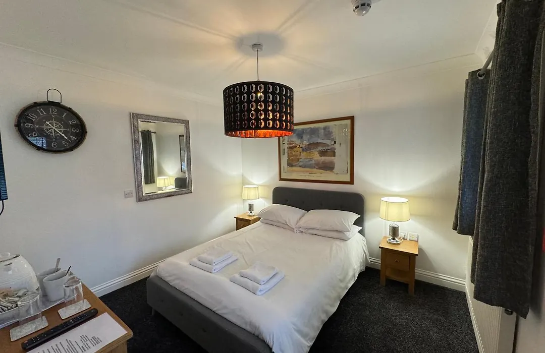 The Waves B&B-1