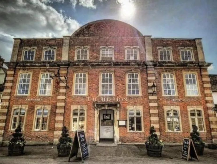 The Red Lion-1
