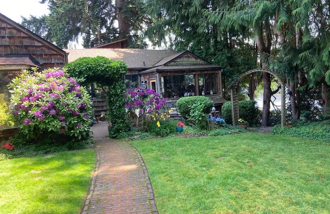 Cottage Lake Bed And Breakfast-1