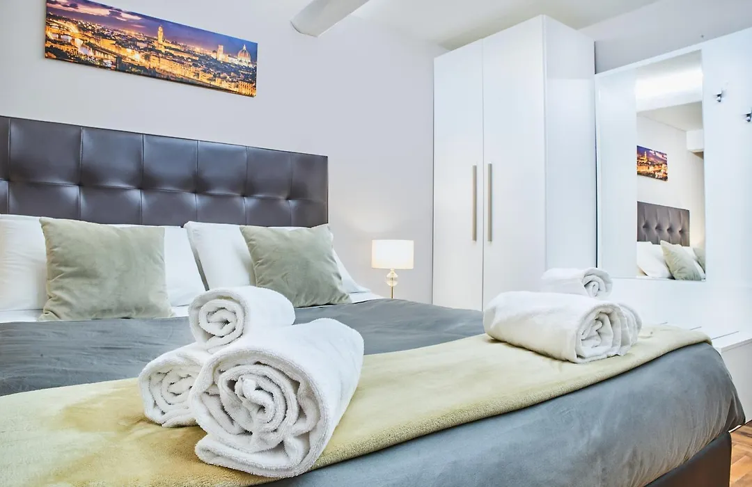 Firenze Rooms Cathedral B&B-1