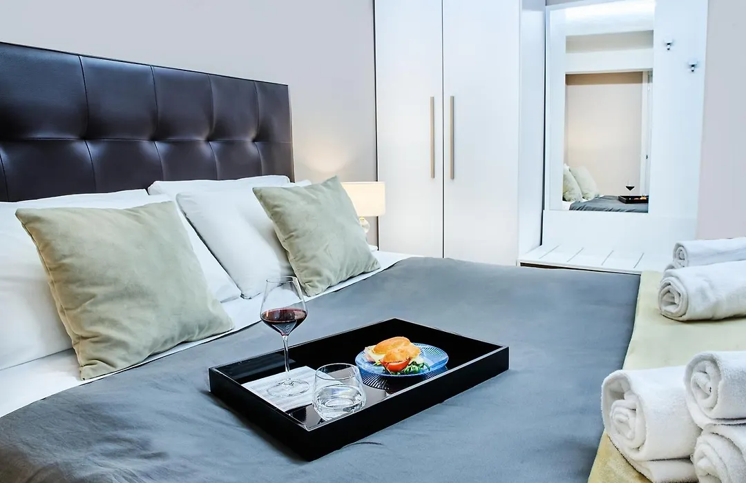 Firenze Rooms Cathedral B&B-1