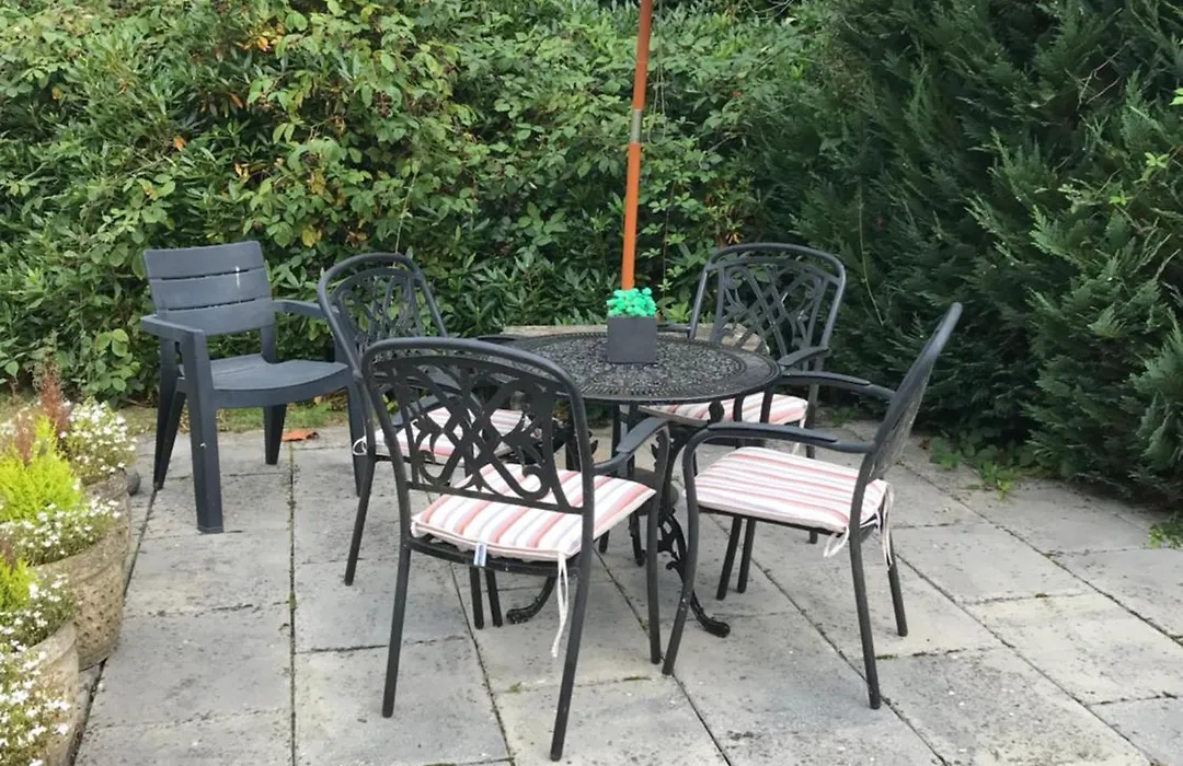 Tanglewood Gatwick Bed & Breakfast-1