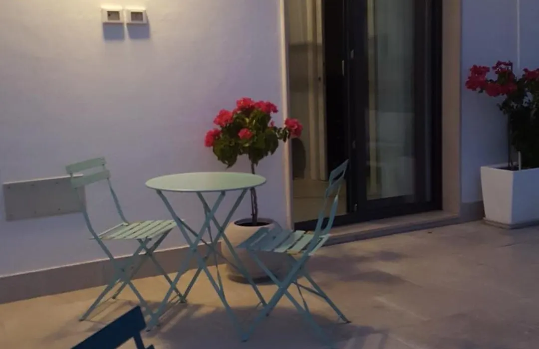 B&B DEL CORSO - Foggia - AMBIENTE SANIFICATO CON GENERATORE DI OZONO E LAMPADE GERMICIDA AD OZONO PER LA DISINFEZIONE DI ARIA E AMBIENTI - Parcheggio Custudito a pagamento - Netlifix TV-1