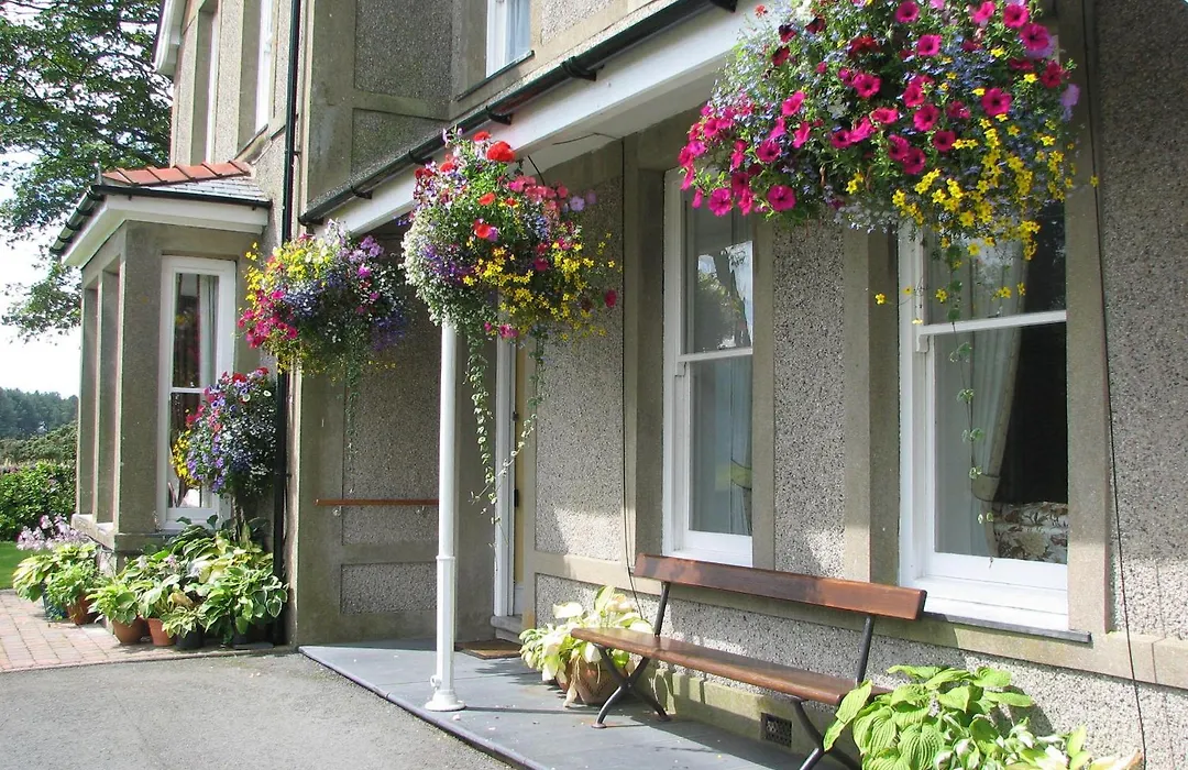Gwrach Ynys Country Guest House-1