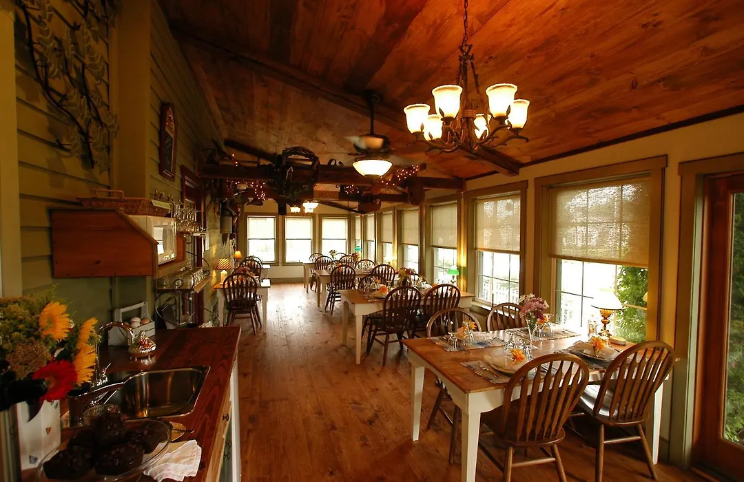 1825 Inn Bed And Breakfast-1