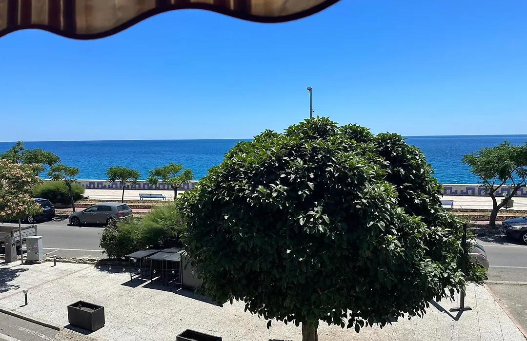 Hice Room Lungomare Fronte Mare-1