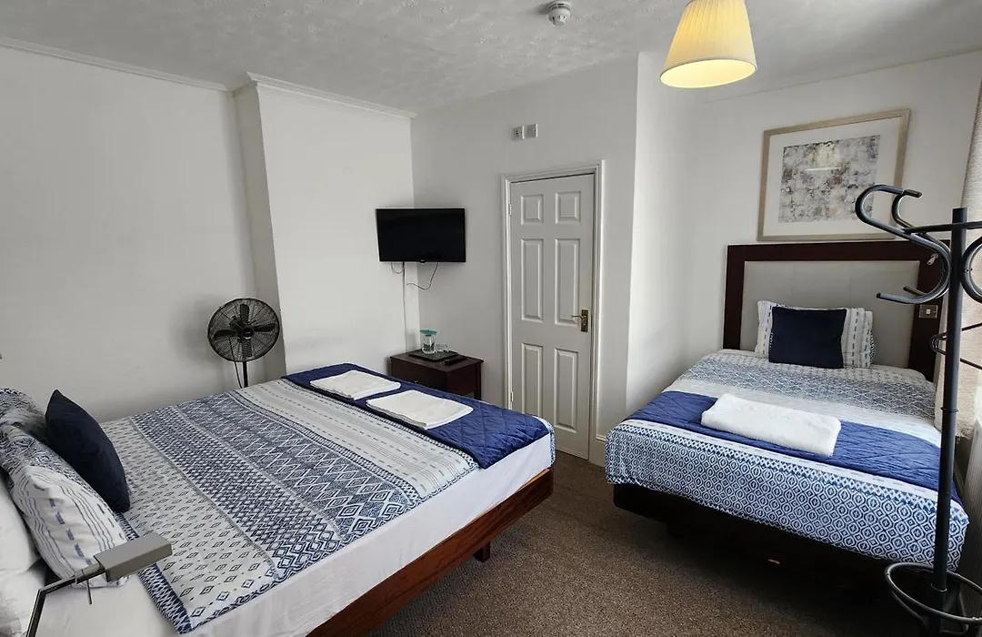 Gatwick Castle B&B-1