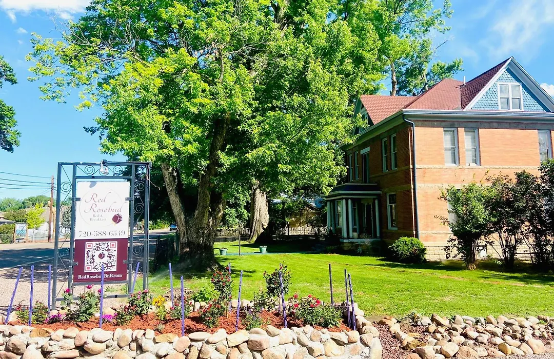 Red Rosebud Bed & Breakfast-1